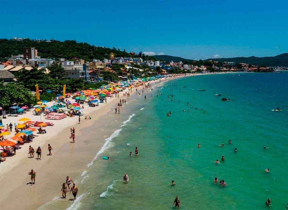 dica-de-reveillon-praia-de-bombinhas-santa-catarina