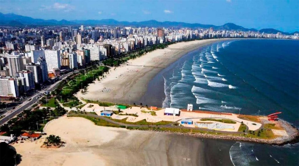 Praia do Gonzaga em Santos litoral de São Paulo para passar o réveillon
